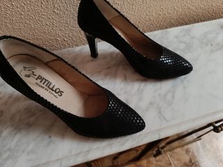Zapatos de tacón marca Pitillos Negros Talla 37. 