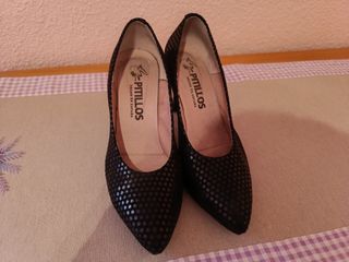 Zapatos de tacón marca Pitillos Negros Talla 37. 