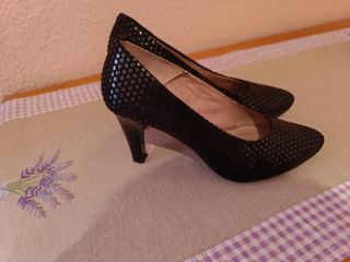 Zapatos de tacón marca Pitillos Negros Talla 37. 