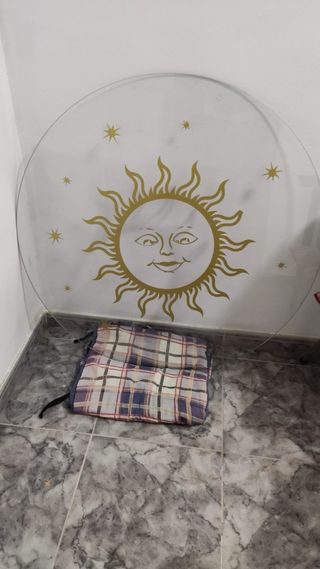Cristal redondo con sol dorado