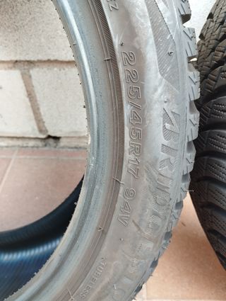 Neumáticos de invierno Bridgestone 225/45R17 94V
