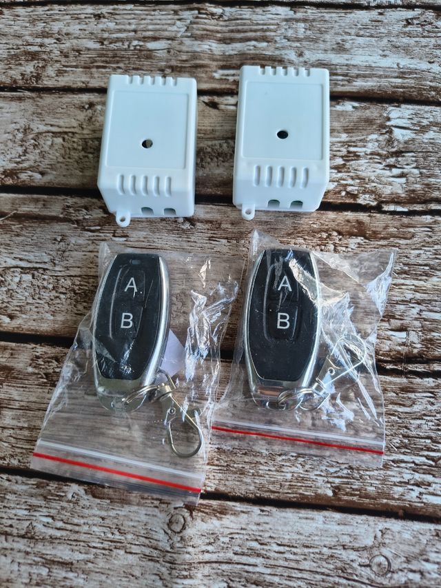 Pack 2 relés RF con mando a distancia