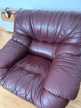 lote de dos sillones de piel marrón