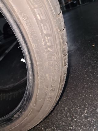 2 Neumáticos 235/45 R18
Practicamente nuevas