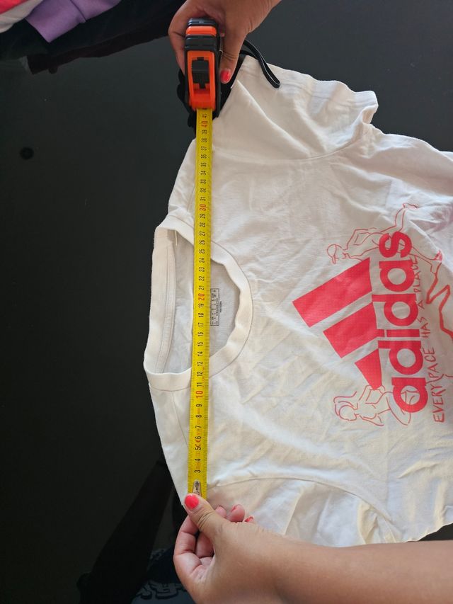 Camiseta Adidas Talla S
8 a 9 años