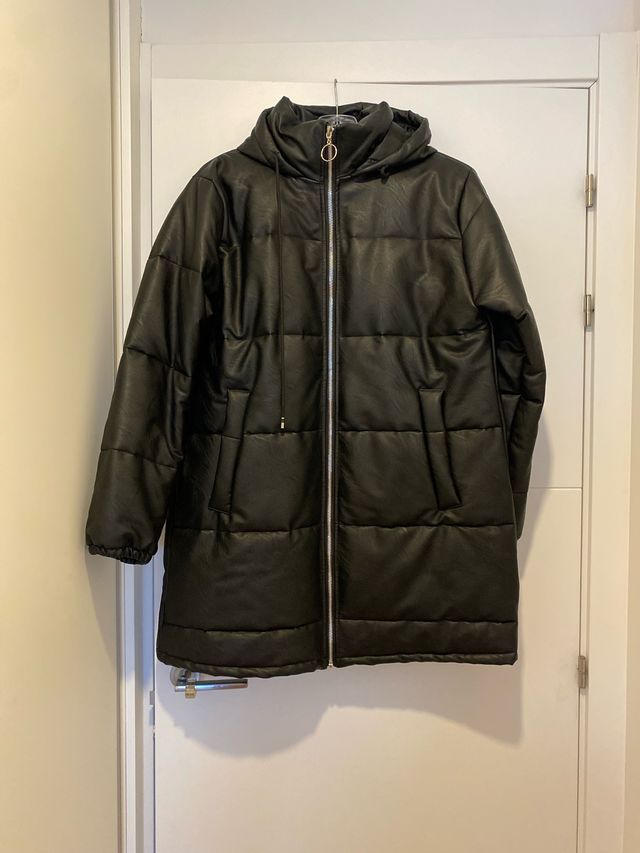 Abrigo de cuero negro talla 42