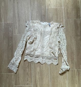 Blusa de encaje beige con cremallera