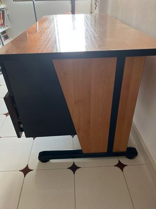 Mesa de despacho madera y sillón de regalo