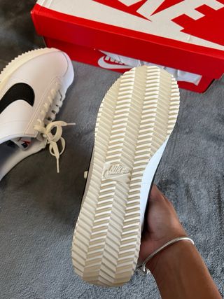 Nike Cortez Blancas y Negras 36.5