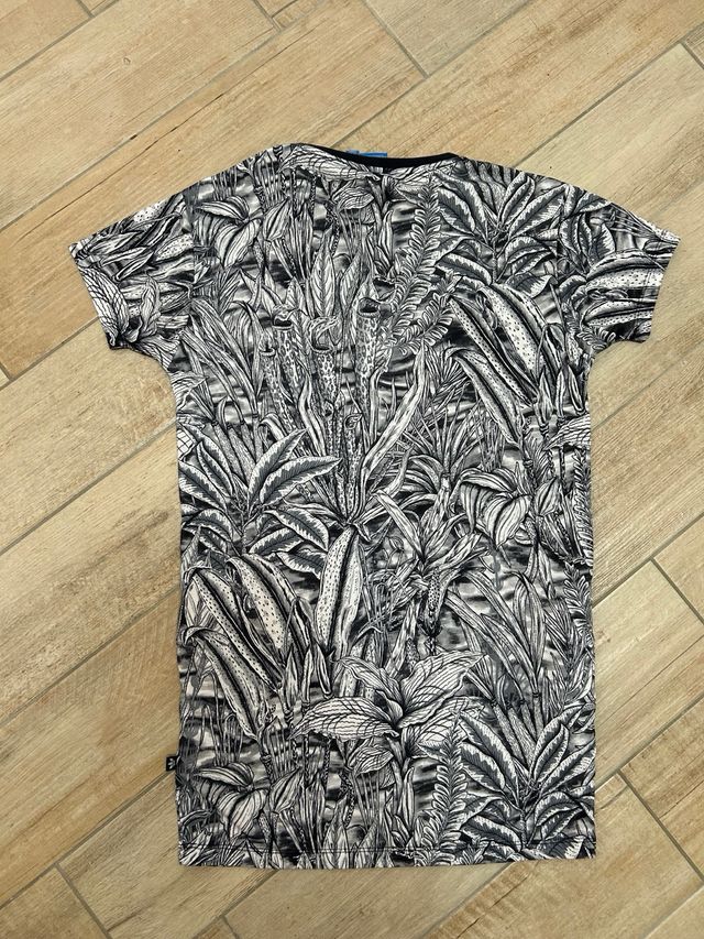 T-shirt Adidas con stampa floreale