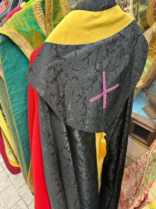 Ropa litúrgica antigua bordada URGE VENTA