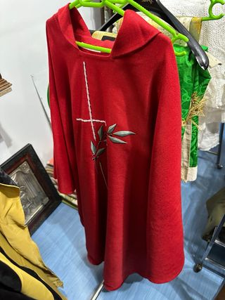 Ropa litúrgica antigua bordada URGE VENTA