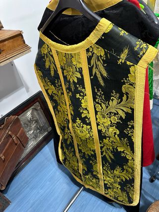 Ropa litúrgica antigua bordada URGE VENTA