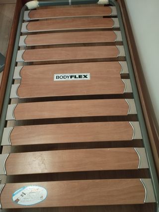 Cama con cabecero y piecero
de 90X180 