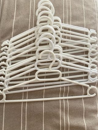 Perchas de plástico blancas (pack de 10-100)