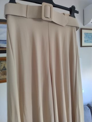 Pantalón culotte beige con cinturón