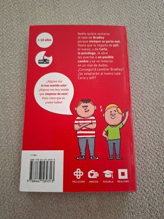 Hay un chico en el baño de las chicas (El Barco...