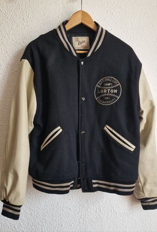 Chaqueta Deportiva Lorton Negra,mangas blancas 