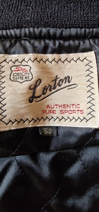 Chaqueta Deportiva Lorton Negra,mangas blancas 