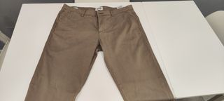 Pantalón chino Jack & Jones marrón. Talla 36 x 34