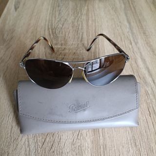 Gafas de sol Persol estilo aviador – con funda