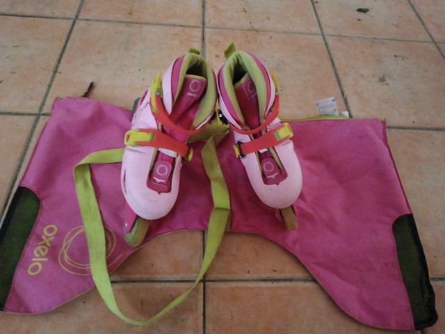 Se regalan Patines en línea Oxelo rosas 30/32