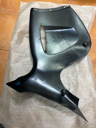Tapa lateral derecha Rieju RS1