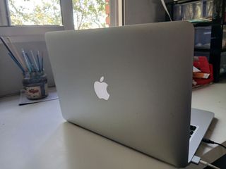 MacBook Pro 13 2015 i5 8GB RAM raton apple 