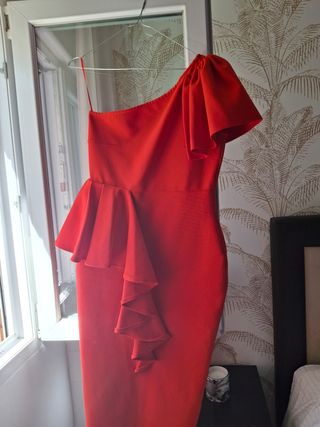 Vestido rojo de fiesta con un hombro