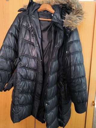 Abrigo bomber
negro con capucha
