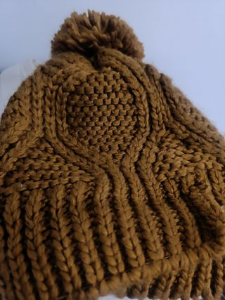 Gorro de lana marrón para invierno