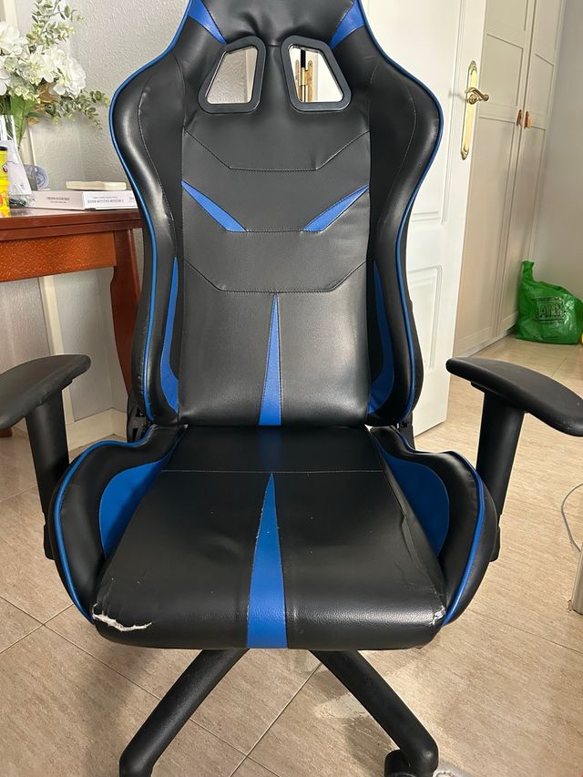 Silla Gaming Negra y Azul en muy buen estado