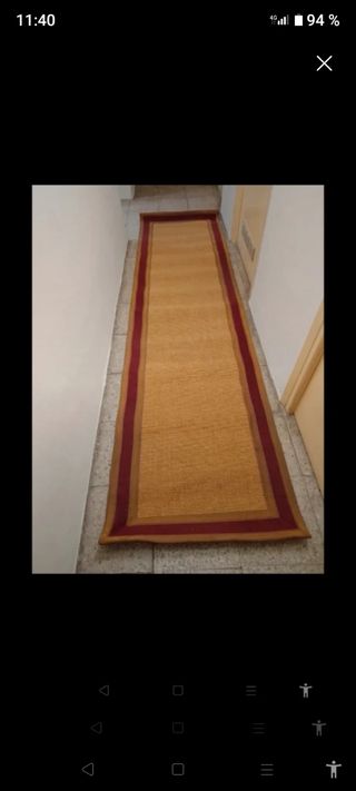 Alfombra de pasillo de yute beige y rojo