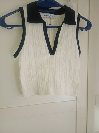 Top Bershka blanco y negro