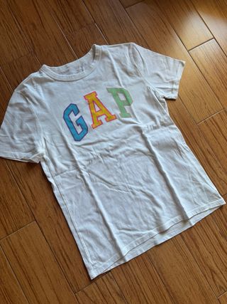 T-shirt GAP ragazzo arcobaleno