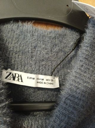 Vestido Zara cuello halter con pedrería de pelito.