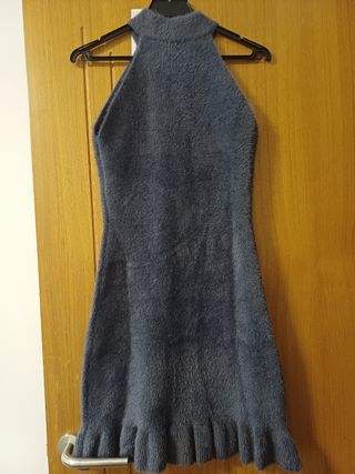Vestido Zara cuello halter con pedrería de pelito.