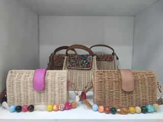 Bolso de mimbre y rafia con nácar

