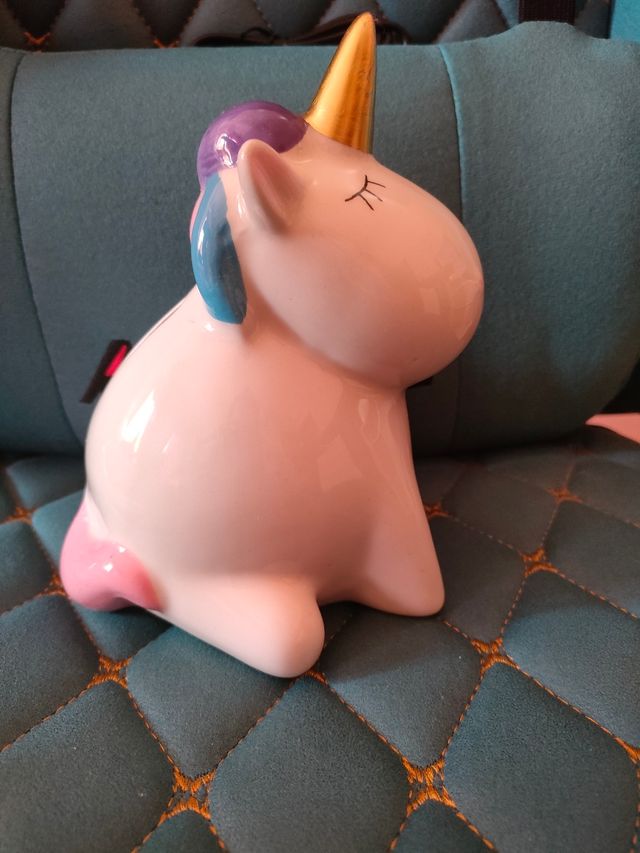 Salvadanaio unicorno rosa con corno dorato