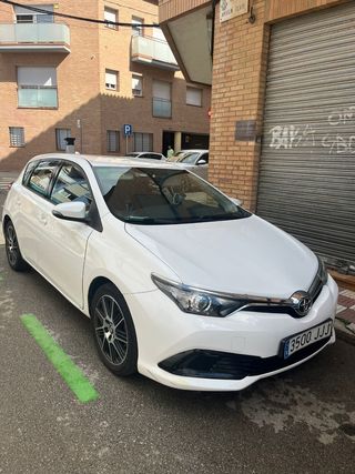 Toyota Auris 2015