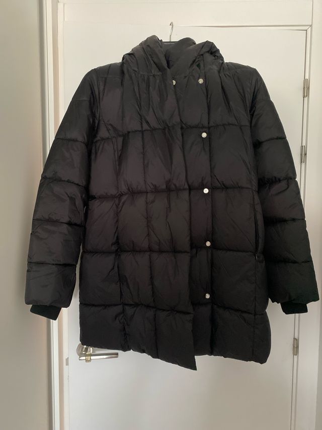 Abrigo largo acolchado Stradivarius negro