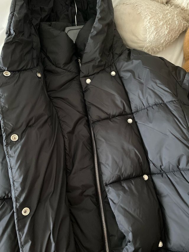 Abrigo largo acolchado Stradivarius negro