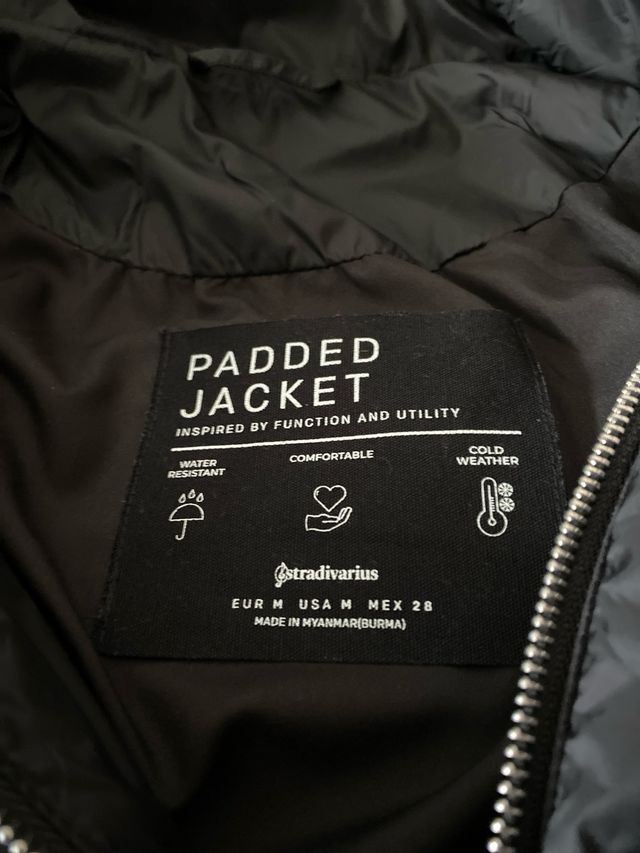 Abrigo largo acolchado Stradivarius negro