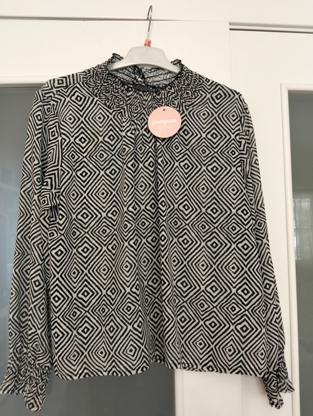 Blusa Pompom Negra Talla única