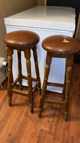 Coppia Sgabelli Vintage in Pelle e Legno
