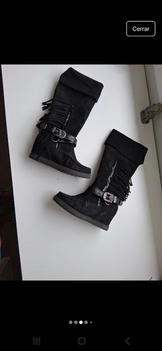 Botas de ante negras con flecos y hebilla