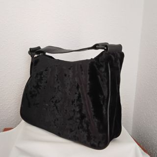 Bolso de terciopelo negro