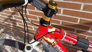 KONA Kula (horquilla aire, frenos hidráulicos)