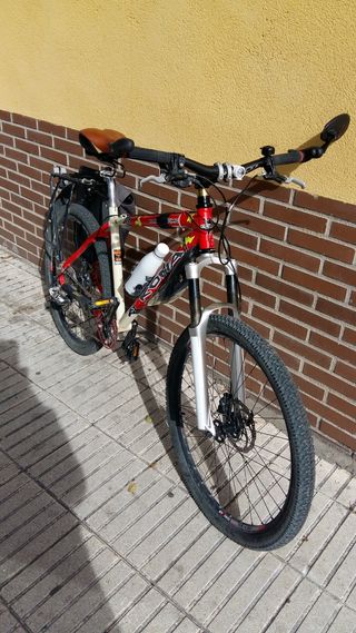 KONA Kula (horquilla aire, frenos hidráulicos)