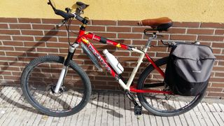 KONA Kula (horquilla aire, frenos hidráulicos)